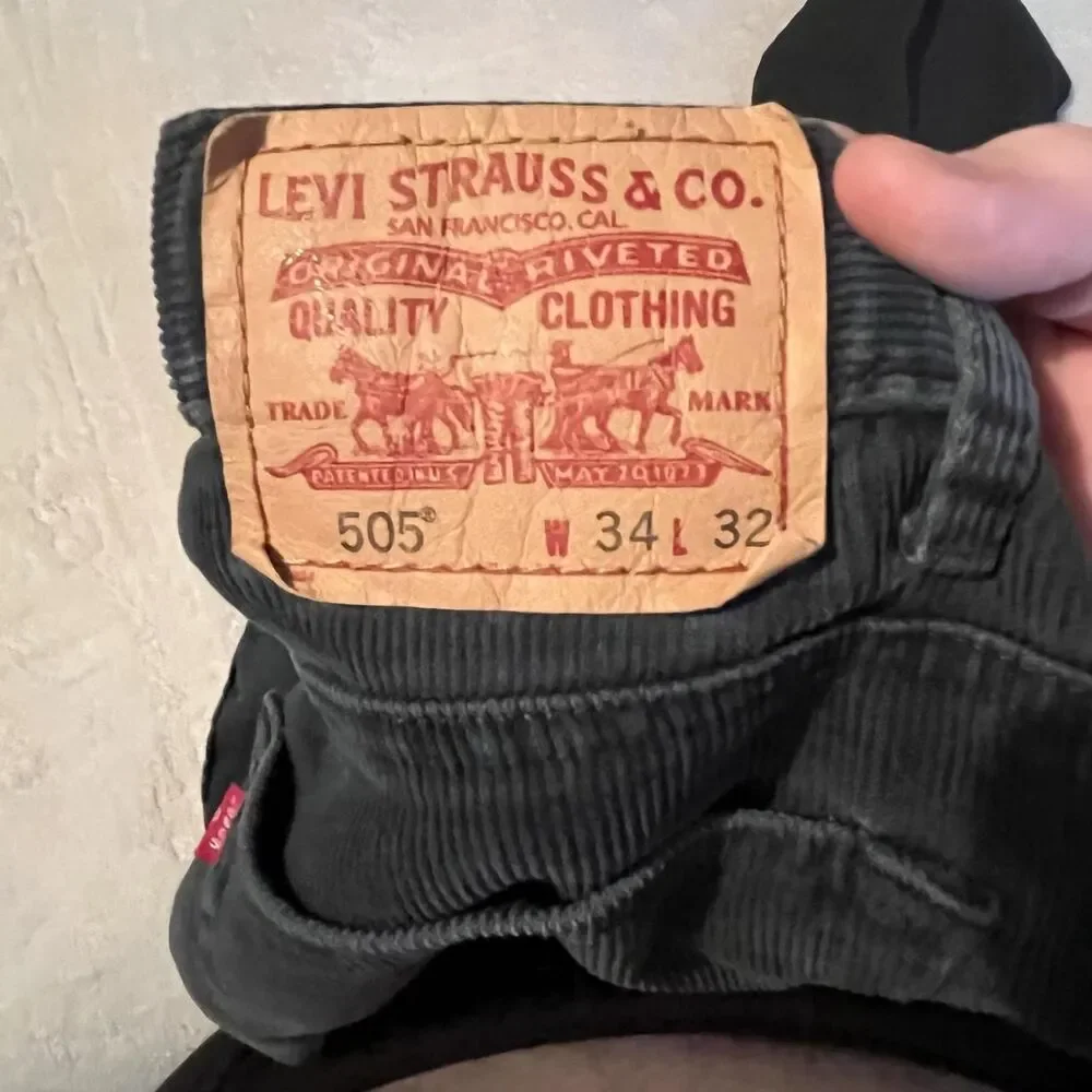 Levi's 505 Pants Mens Size 34 Black Corduroy Regular Straight Zip Fly W34 L32